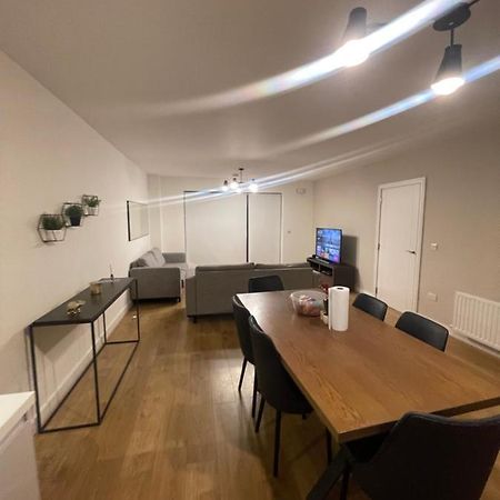 Private Room In A New Shared Apartment メイヌース エクステリア 写真