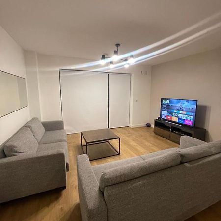 Private Room In A New Shared Apartment メイヌース エクステリア 写真