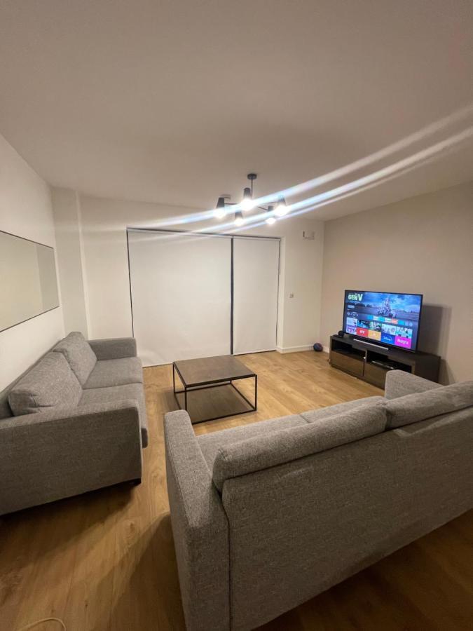 Private Room In A New Shared Apartment メイヌース エクステリア 写真